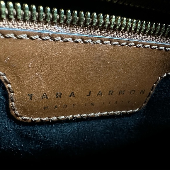 Tara Jarmon Sophie Classic Bucket Bag - Picture 9 of 10